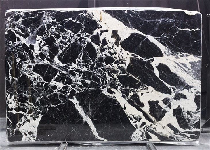 Grand Antique Black